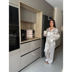 Pijama personalizado satén tonos pastel.