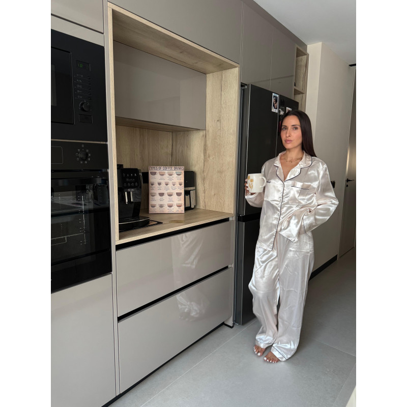 Pijama personalizado satén tonos pastel.