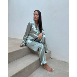 Pijama personalizado satén tonos pastel.