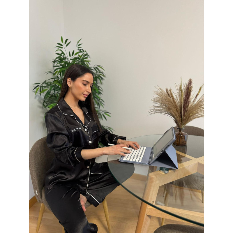 Pijama personalizado satén tonos invierno.