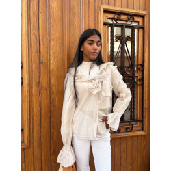 BLUSA VAPOROSA CON LAZADA
