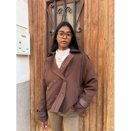 Chaqueta estilo trench corta